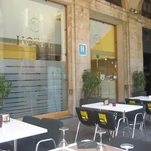 https://roma-reial.topbarcelonahotels.com
